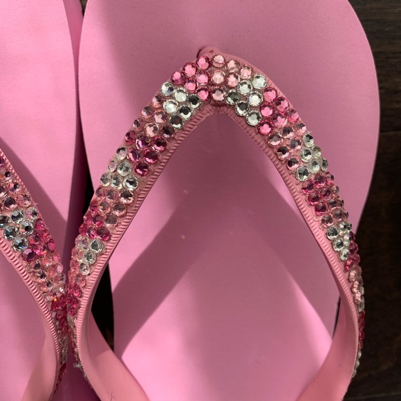 Women’s Flip Flops - Picture 2 of 4
